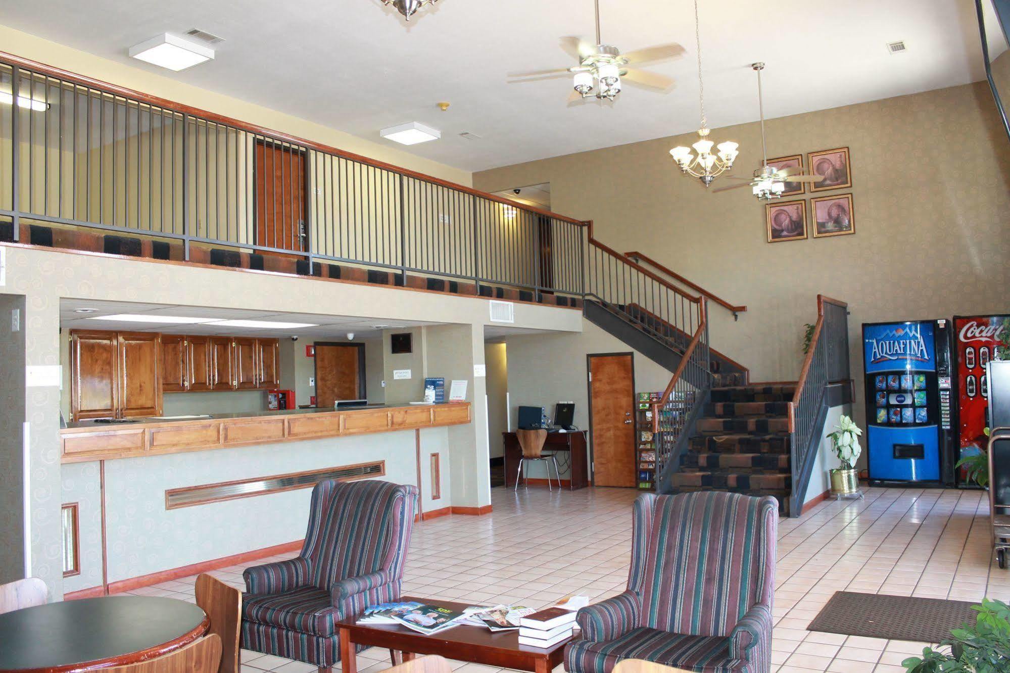 Super 8 By Wyndham Morrilton Motel Bagian luar foto